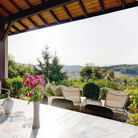 Familial Confort Avec Jardin, Salle De Jeux, Garage Et Terrasse, Pres De Saint-etienne - Fr-1-496-204