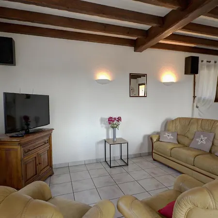 Holiday home Familial Confort Avec Jardin, Salle De Jeux, Garage Et Terrasse, Pres De Saint-etienne - Fr-1-496-204
