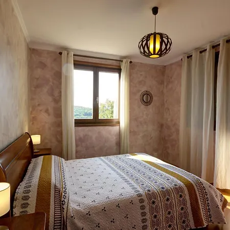 Familial Confort Avec Jardin, Salle De Jeux, Garage Et Terrasse, Pres De Saint-etienne - Fr-1-496-204